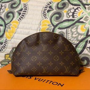 Louis Vuitton Large cosmetic bag pouch mono